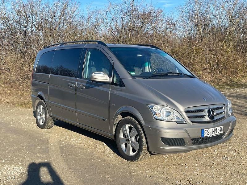 Silber Gebraucht 2011 Mercedes Viano Van / Kleinbus | 18.900 € (Fairer Preis) - Bild 1/4