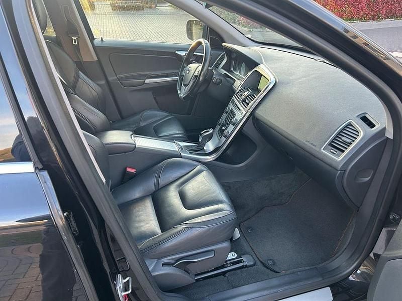 Gebraucht Volvo XC60 Ocean Race 150 PS (110 kW) 2016 Schwarz SUV