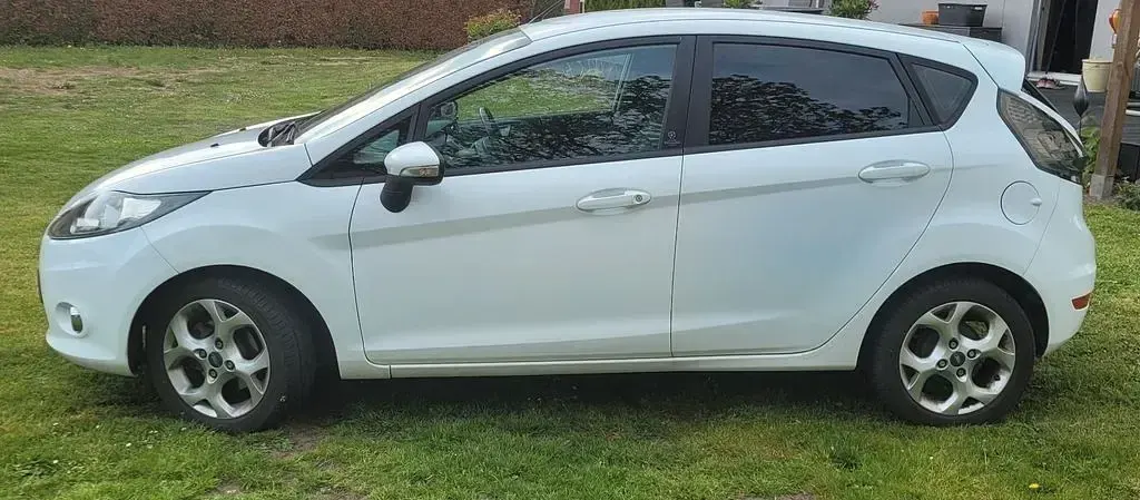 Gebraucht Ford Fiesta Champions Edition 82 PS (60 kW) 2012 Weiß Limousine