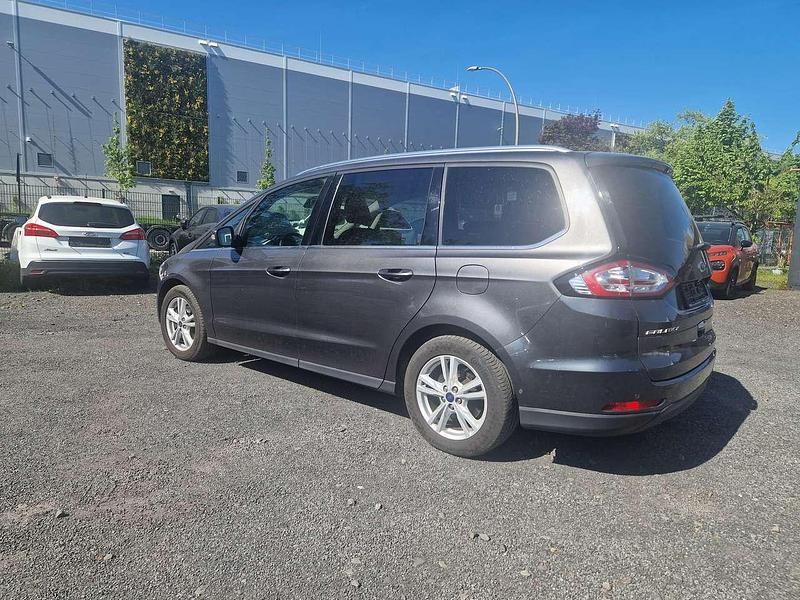 Gebraucht Ford Galaxy Titanium 239 PS (175 kW) 2018 Magneticgrau (metallic) Van / Kleinbus