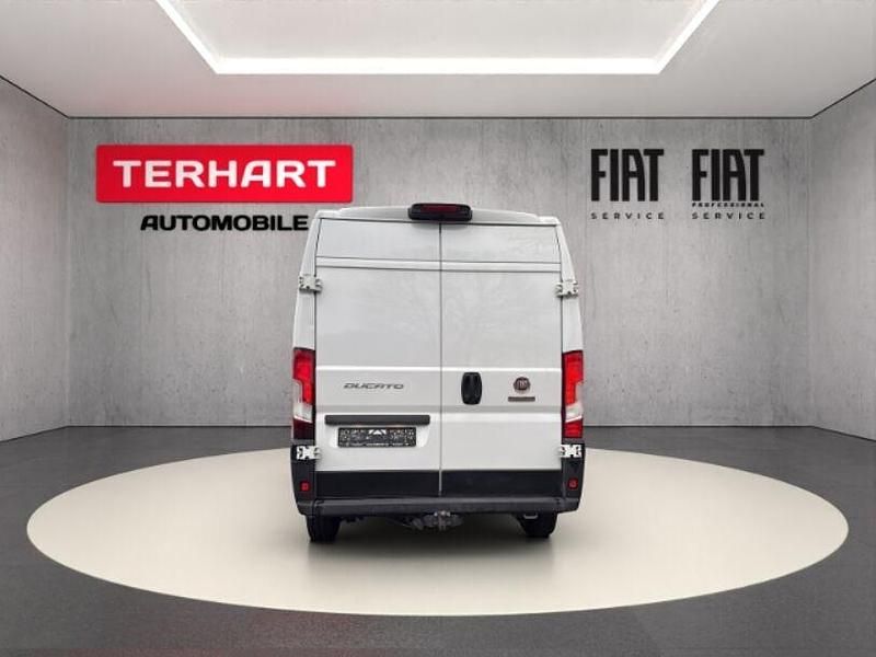 Gebraucht Fiat Ducato 140 PS (102 kW) 2023 Colore esterno (weiss (pastell)) Van