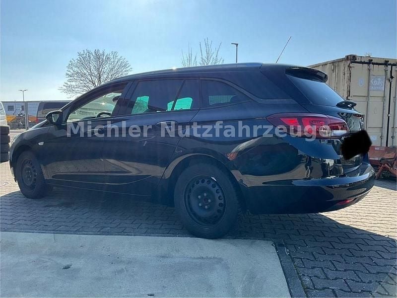 Second-hand Opel Astra Active 136 CP (100 kW) 2017 Negru Break