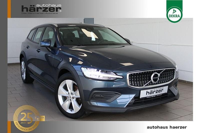 Blau Gebraucht 2020 Volvo V60 CC Kombi | 29.990 € (Fairer Preis) - Bild 1/4