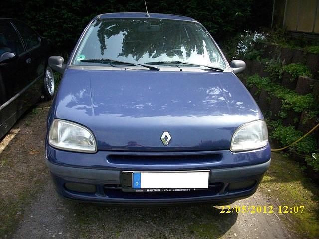 Gebraucht Renault Clio II 79 PS (58 kW) 1998 Blau metallic Kleinwagen