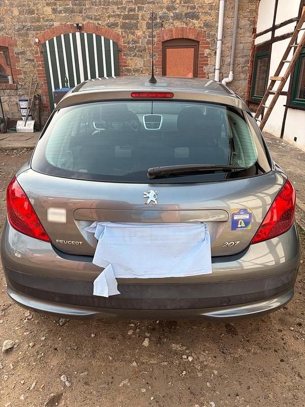 Gebraucht Peugeot 207 70 PS (51 kW) 2009 Grau Kleinwagen