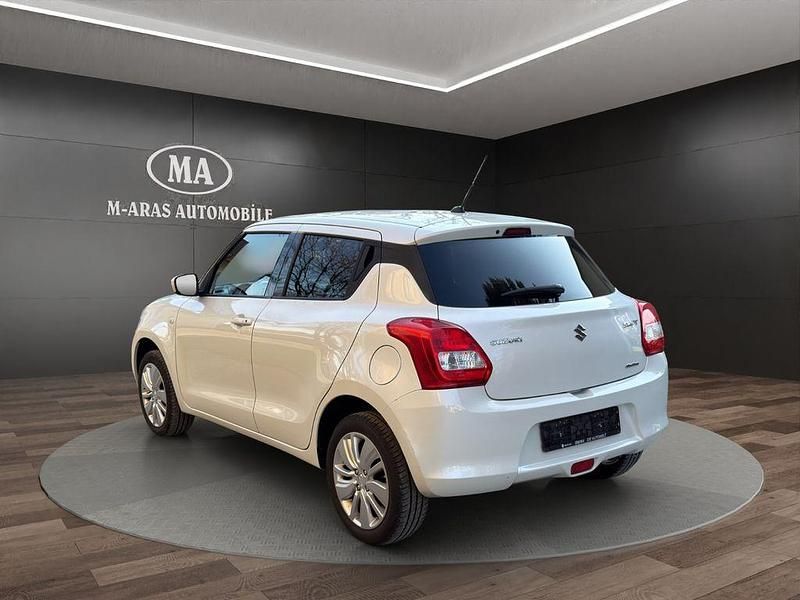 Gebraucht Suzuki Swift Comfort 90 PS (66 kW) 2017 Weiß Kleinwagen