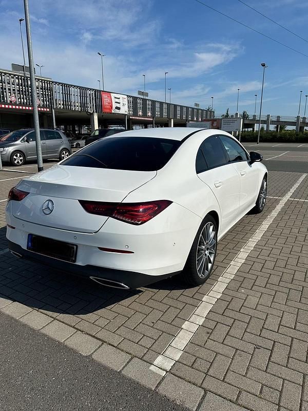Weiß Gebraucht 2020 Mercedes CLA220 AMG Limousine | 27.699 € (Fairer Preis) - Bild 1/4