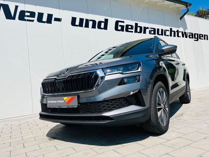 Grau Neu 2025 Skoda Karoq Tour SUV | 34.990 € (Fairer Preis) - Bild 1/4