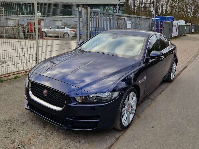 Blau Gebraucht 2019 Jaguar XE Limousine | 10.000 € (Superpreis) - Bild 1/4