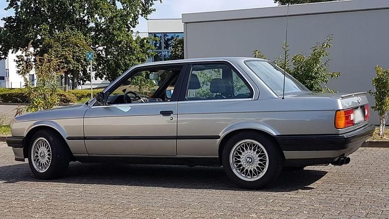Gebraucht BMW 325 171 PS (125 kW) 1987 Grau Coupé