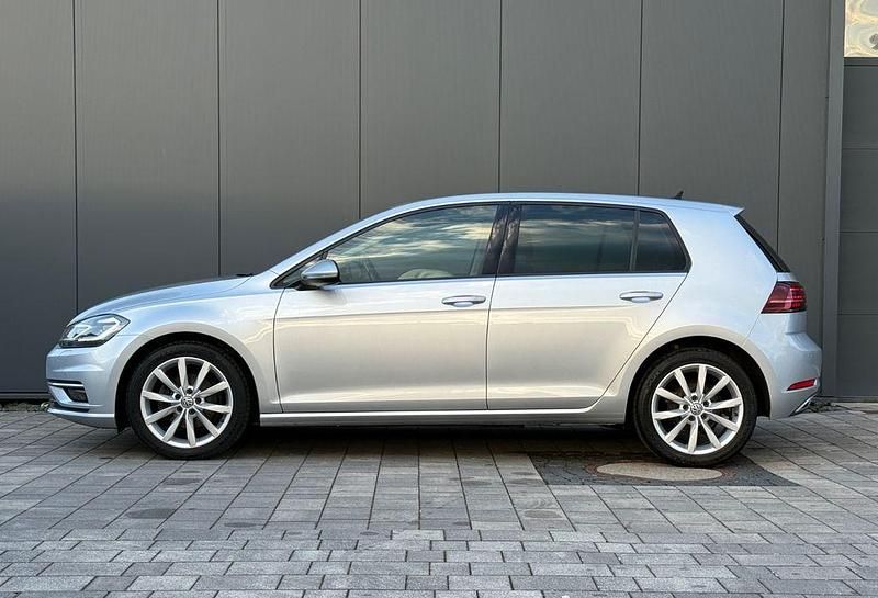 Second-hand VW Golf VII Highline 150 CP (110 kW) 2018 Argintiu Berlinǎ