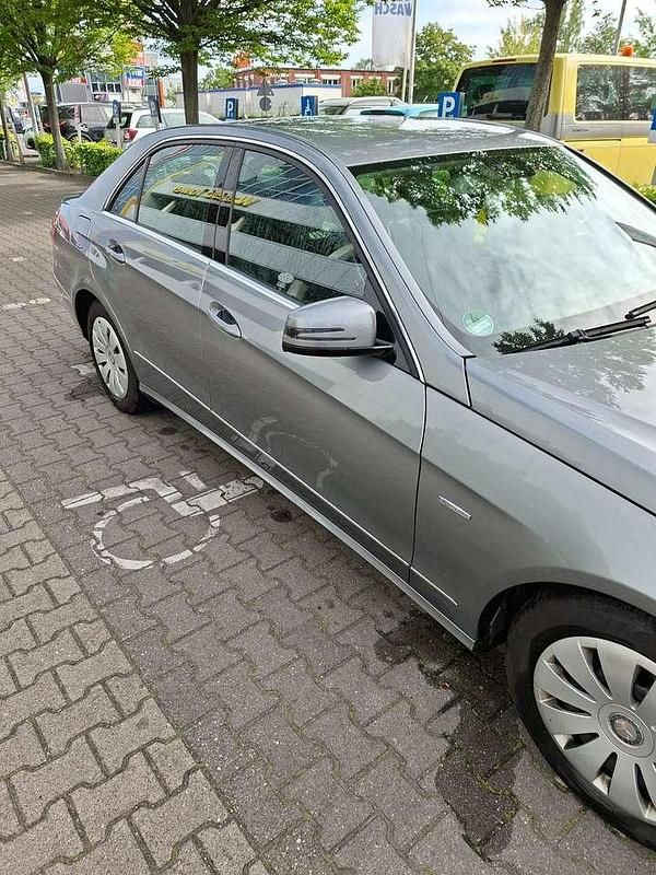 Gebraucht 2009 Mercedes E220 Avantgarde Kombi | 9.950 € (Teuer) - Bild 1/4