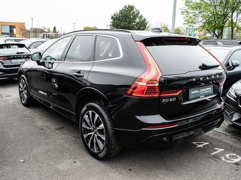 Gebraucht Volvo XC60 Core 197 PS (144 kW) 2023 Black stone, solid SUV