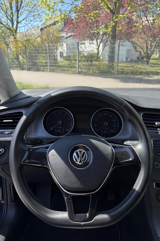 Second-hand VW Golf VII 105 CP (77 kW) 2013 Albastru Berlinǎ