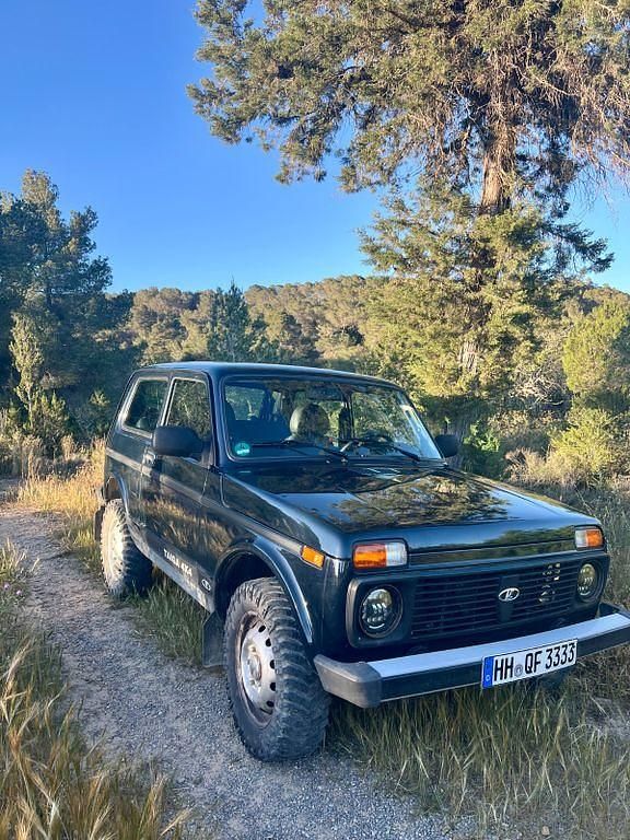 Grün Gebraucht 2015 Lada Taiga SUV | 8.500 € (Guter Preis) - Bild 1/4
