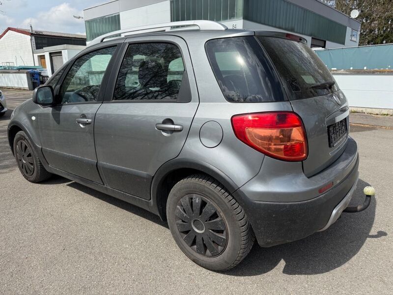 Grau Gebraucht 2010 Fiat Sedici Emotion SUV | 2.900 € (Superpreis) - Bild 1/4