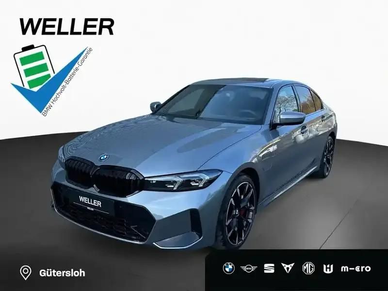 Saphirschwarz metallic (schwarz) Neu 2024 BMW 330e Competition Edition Kombi | 62.890 € (Guter Preis) - Bild 1/4