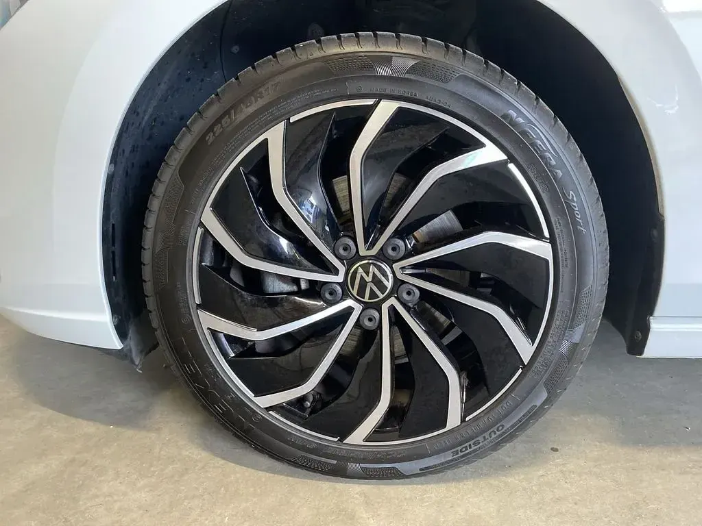 Gebraucht VW Golf VIII Style 131 PS (96 kW) 2022 Weiß Limousine