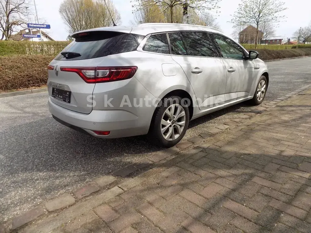 Gebraucht Renault Mégane LIMITED 140 PS (102 kW) 2020 Silber Limousine