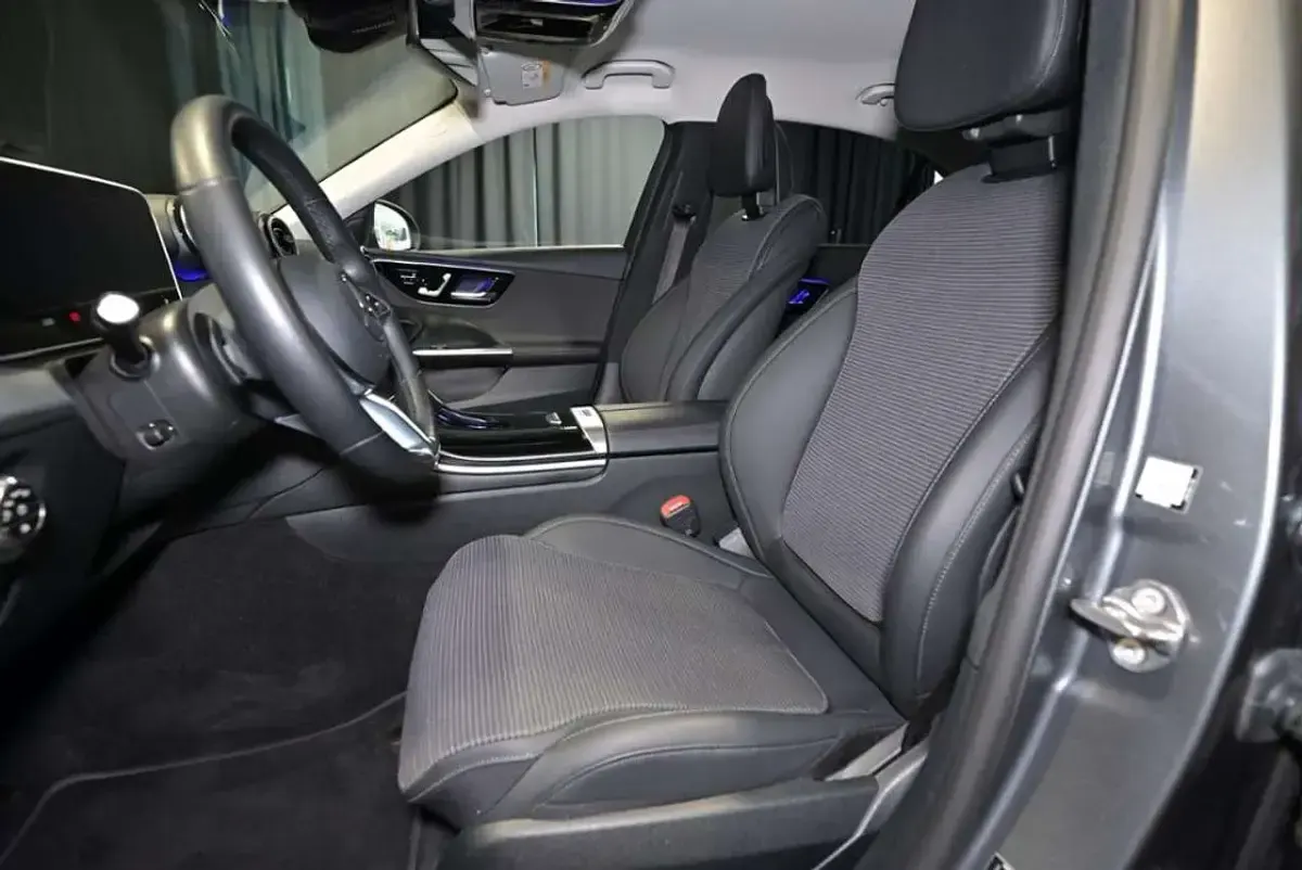 Gebraucht Mercedes C180 Avantgarde 170 PS (125 kW) 2024 Metalliclack selenitgrau Limousine