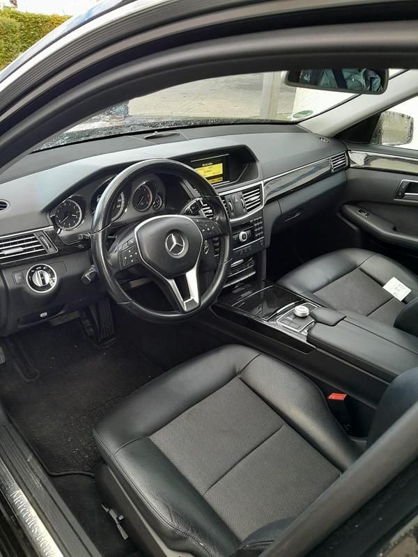 Gebraucht 2012 Mercedes E220 Limousine | 12.400 € - Bild 1/4