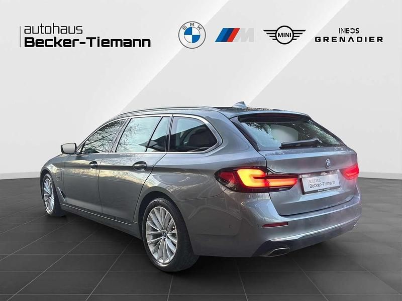 Gebraucht BMW 530e Luxury Line 292 PS (214 kW) 2022 Bluestone Kombi
