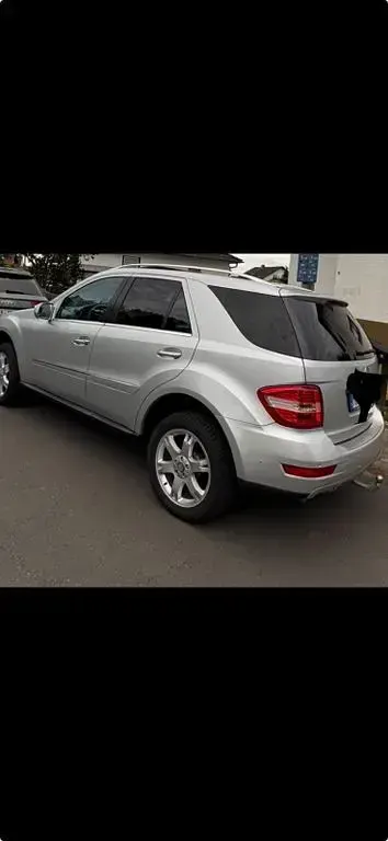Gebraucht Mercedes ML320 224 PS (164 kW) 2009 Silber SUV