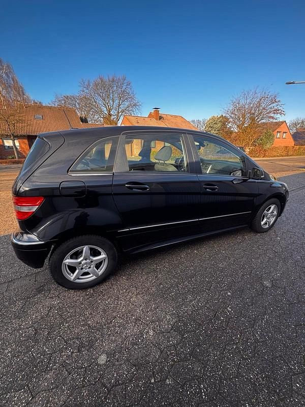 Gebraucht Mercedes B180 116 PS (85 kW) 2010 Schwarz Van / Kleinbus
