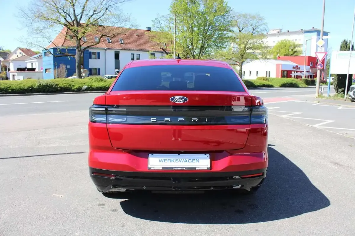 Używany Ford Capri 250 kW (340 KM) 2024 Czerwony SUV