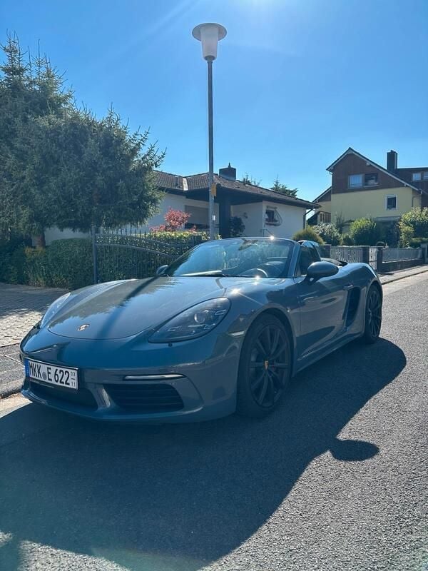Grau Gebraucht 2016 Porsche 718 Boxster Cabrio | 51.800 € (Fairer Preis) - Bild 1/4
