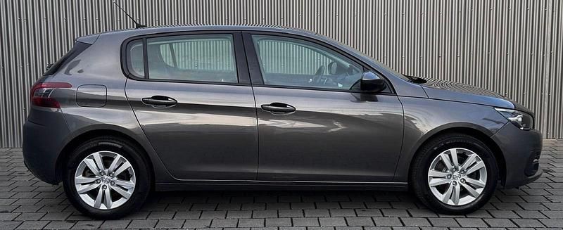 Gebraucht Peugeot 308 Active 131 PS (96 kW) 2021 Grau Kleinwagen