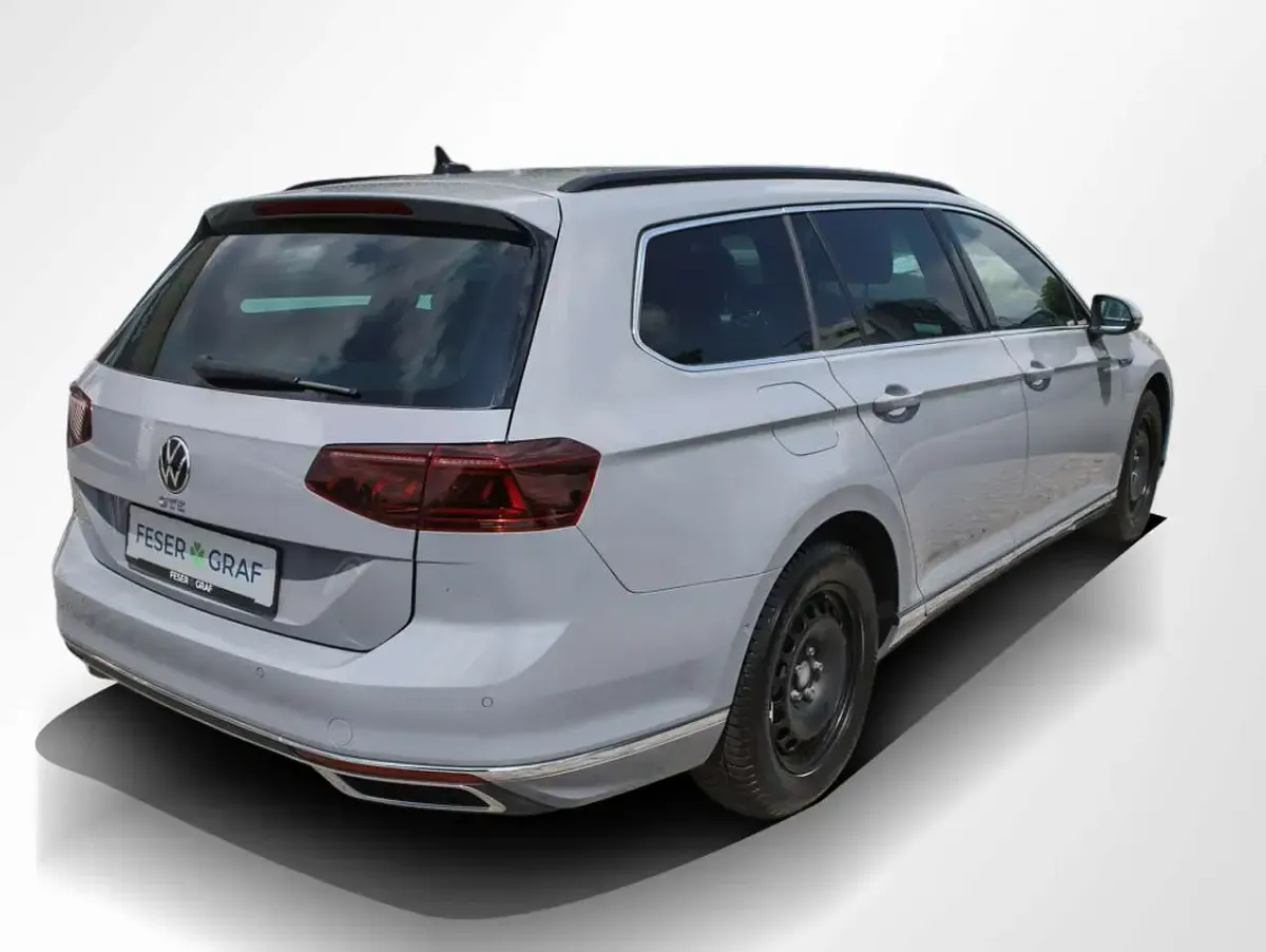 Gebraucht VW Passat GTE 218 PS (160 kW) 2023 Mondsteingrau Kombi