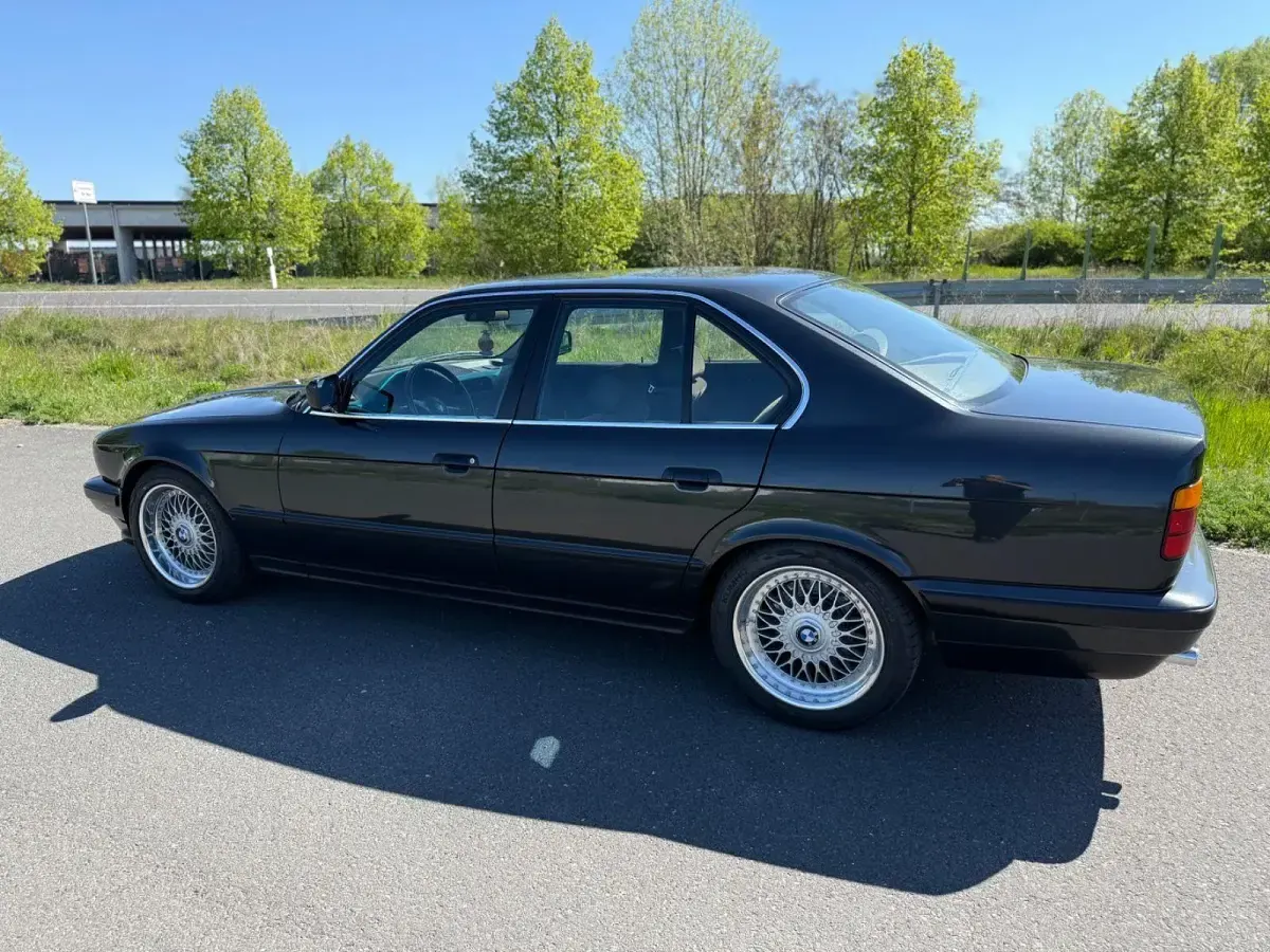 Gebraucht BMW 525 Performance 170 PS (125 kW) 1989 Schwarz Limousine