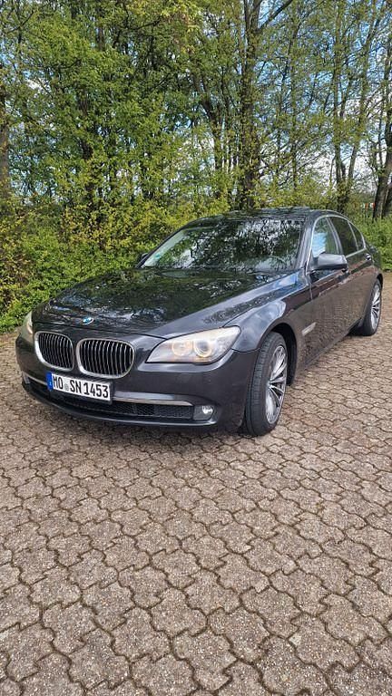 Gebraucht BMW 730L Performance 245 PS (180 kW) 2010 Schwarz Limousine