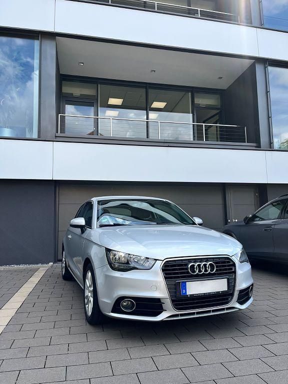 Silber Gebraucht 2010 Audi A1 Ambition Kleinwagen | 5.690 € (Etwas zu teuer) - Bild 1/4