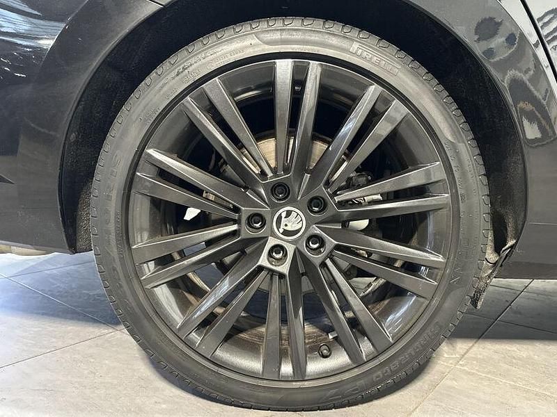 Gebraucht Skoda Superb LAURIN & KLEMENT 190 PS (139 kW) 2021 Blackmagic Kombi