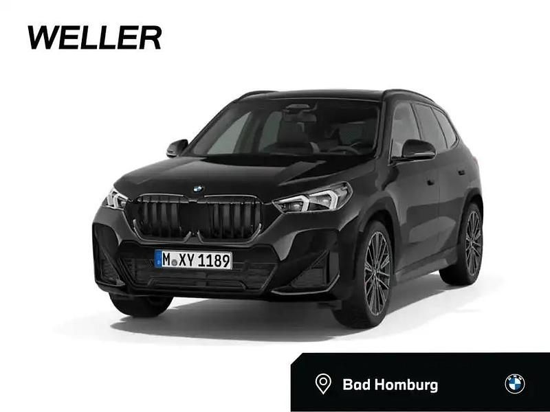 Saphirschwarz metallic (schwarz) Neu 2025 BMW X1 Competition Edition SUV | 65.990 € (Teuer) - Bild 1/4
