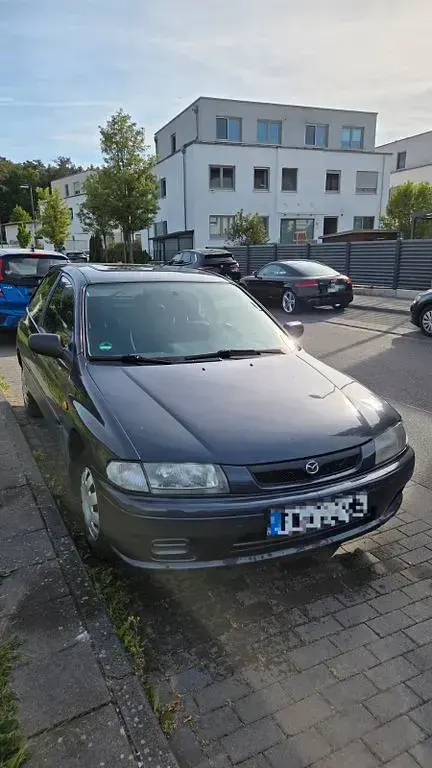 Gebraucht Mazda 323 88 PS (64 kW) 1999 Blau Limousine