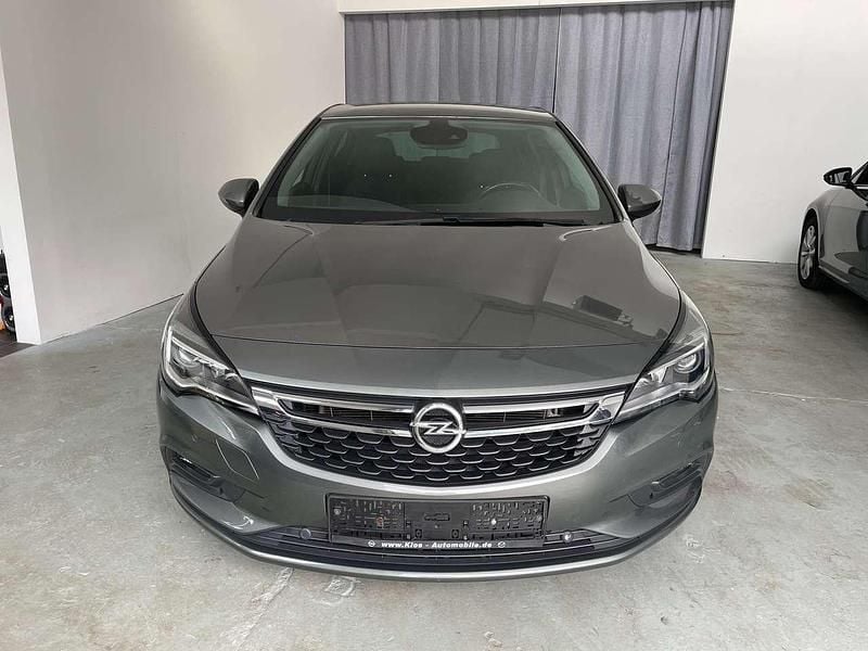 Quarz grau Gebraucht 2017 Opel Astra Edition Limousine | 10.000 € (Fairer Preis) - Bild 1/4