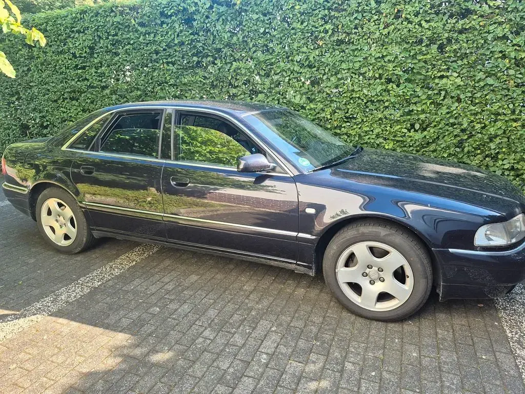 Gebraucht Audi A8 310 PS (228 kW) 2002 Blau Limousine