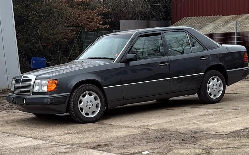 Gebraucht Mercedes E230 134 PS (98 kW) 1992 Limousine