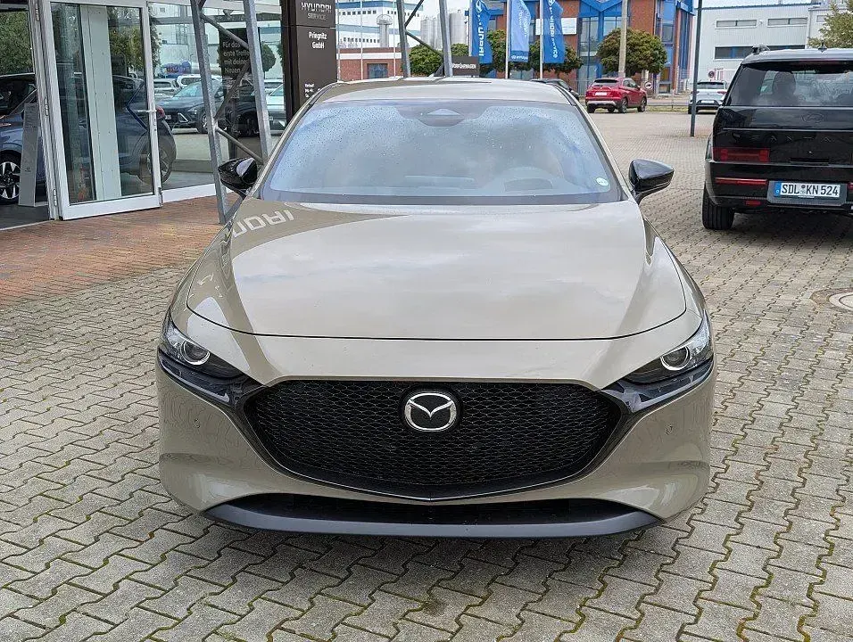 Neu Mazda 3 Nagisa 140 PS (102 kW) 2025 Grün Limousine