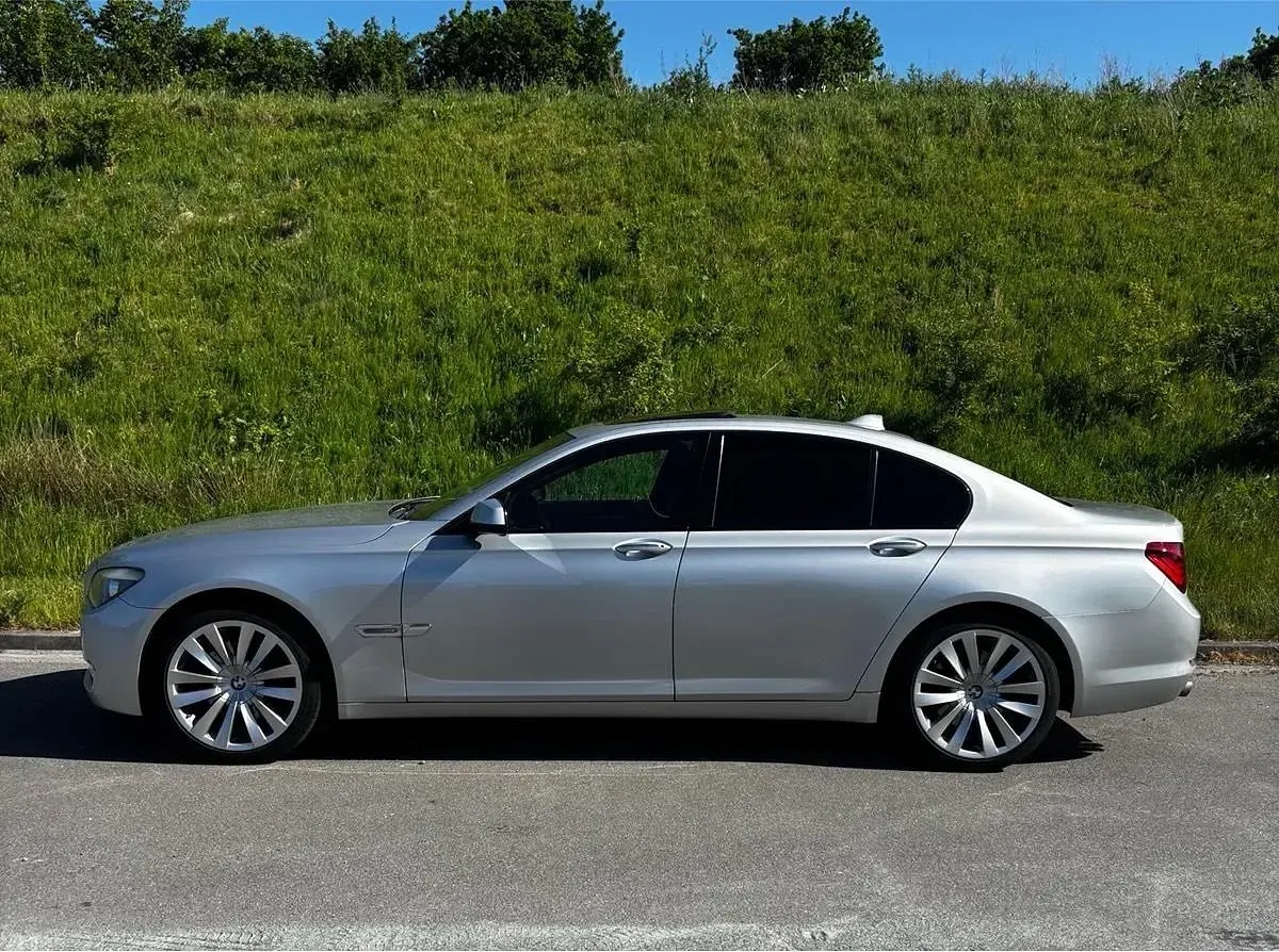 Gebraucht BMW 730 245 PS (180 kW) 2010 Grau Limousine