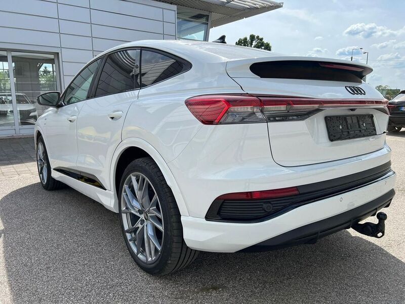 Gebraucht Audi Q4 Sportback e-tron S-Line 150 kW (204 PS) 2024 Gletscherweiß metallic SUV