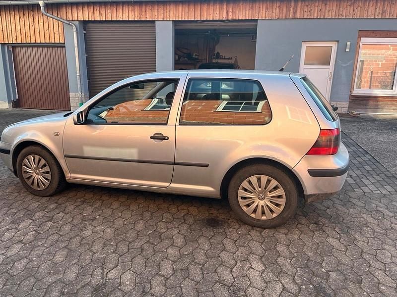 Gebraucht VW Golf IV 105 PS (77 kW) 2000 Silber Kleinwagen