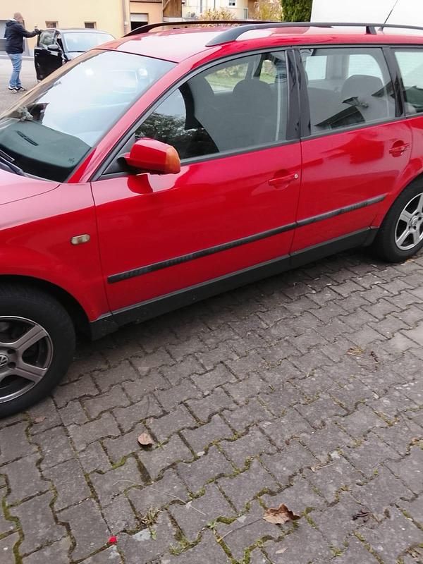 Gebraucht VW Passat 100 PS (73 kW) 1998 Rot Kombi