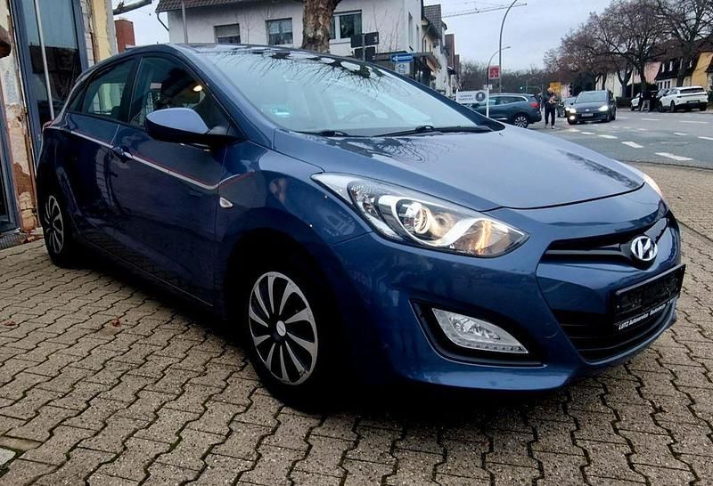 Blau Gebraucht 2013 Hyundai i30 Classic Limousine | 4.950 € (Guter Preis) - Bild 1/4