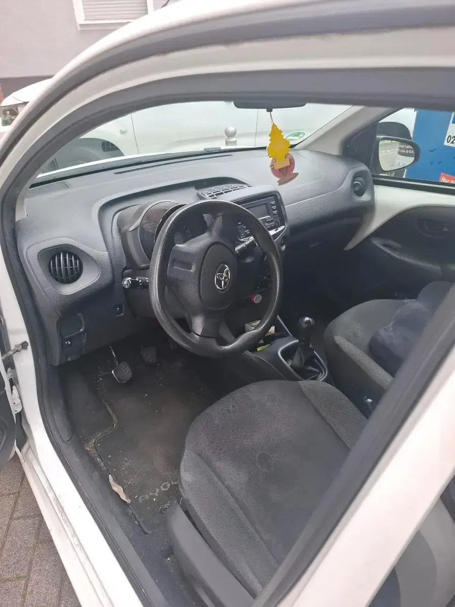 Gebraucht Toyota Aygo 72 PS (52 kW) 2020 Weiß Kleinwagen