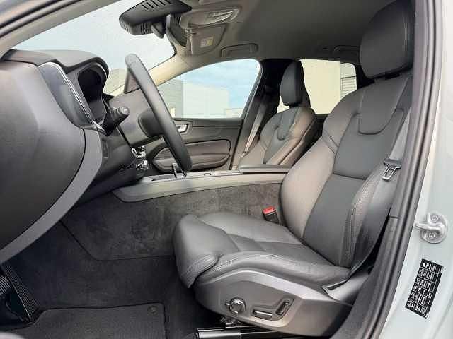 Gebraucht Volvo XC60 Plus 250 PS (183 kW) 2025 Grau SUV