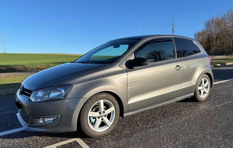 Grau Gebraucht 2013 VW Polo Life Kleinwagen | 5.700 € (Etwas zu teuer) - Bild 1/4